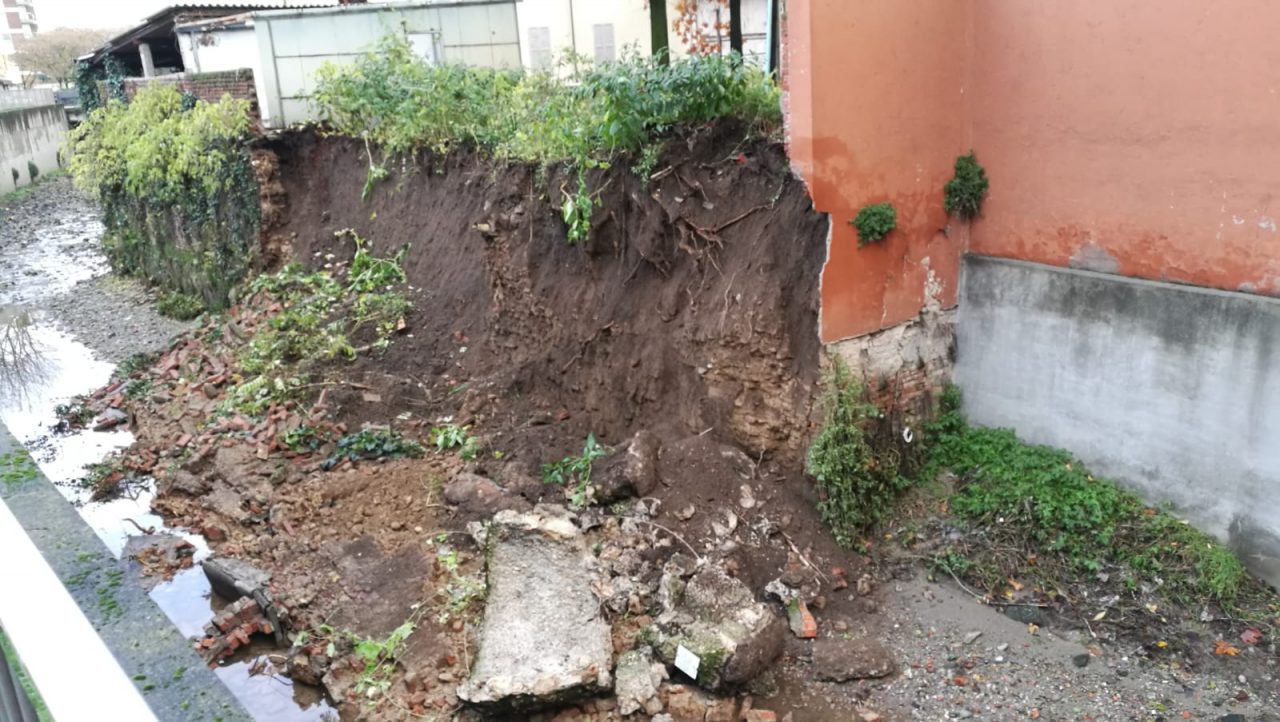 Disagi maltempo: crolla il muro di contenimento del Seveso
