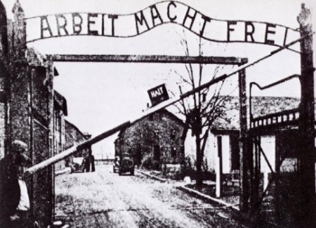 Studenti delle scuole superiori legnanesi in pellegrinaggio ad Auschwitz