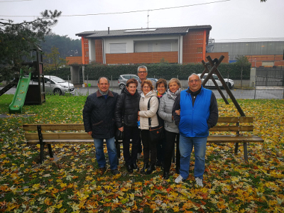 Donate nuove panchine alla sede del centro civico