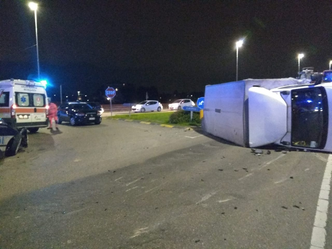 Spettacolare scontro a Cirimido: camion si ribalta FOTO