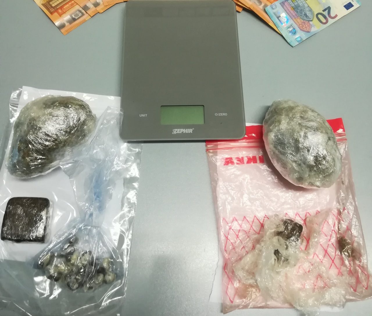 Nascondeva la droga nella lavastoviglie: arrestato
