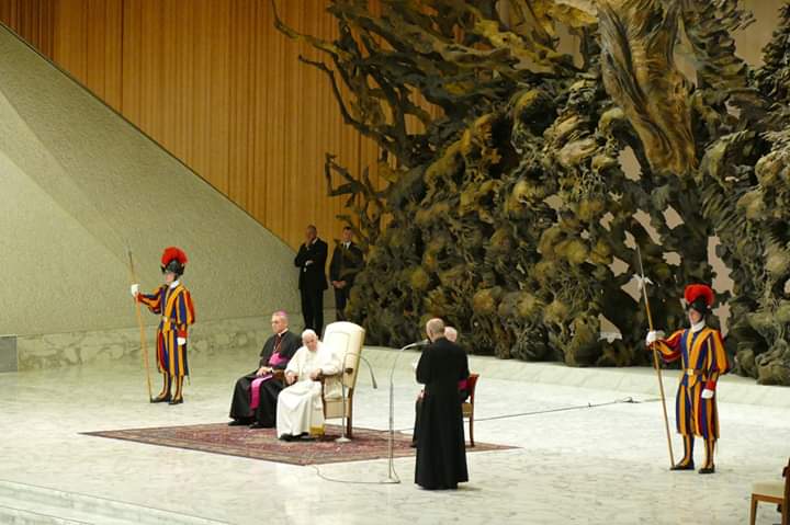 L’abbraccio di Papa Francesco a Fondazione Don Gnocchi