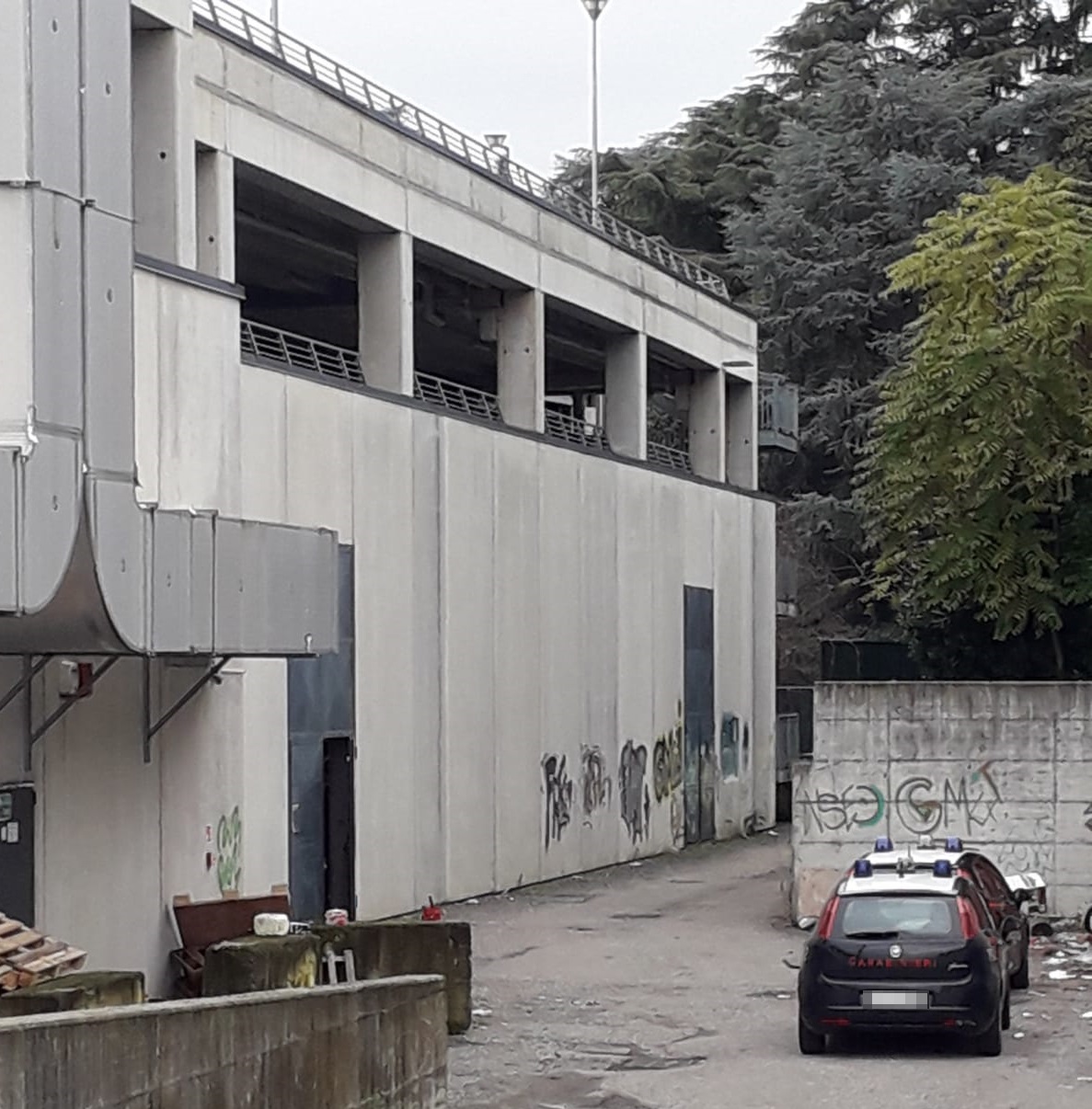 Precipita dal parcheggio sopraelevato: 37enne gravissimo