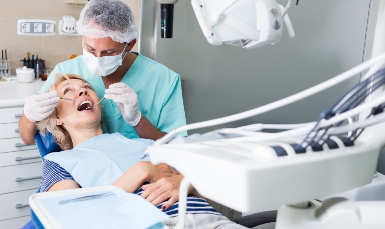 Poco osso per mettere un impianto dentale? Ecco come le tecniche di rigenerazione ossea possono risolvere il problema