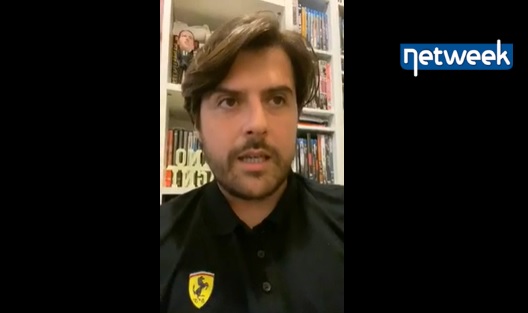 Tassa sulle auto aziendali, Buffagni (con la t-shirt della Ferrari): “A me non piace”