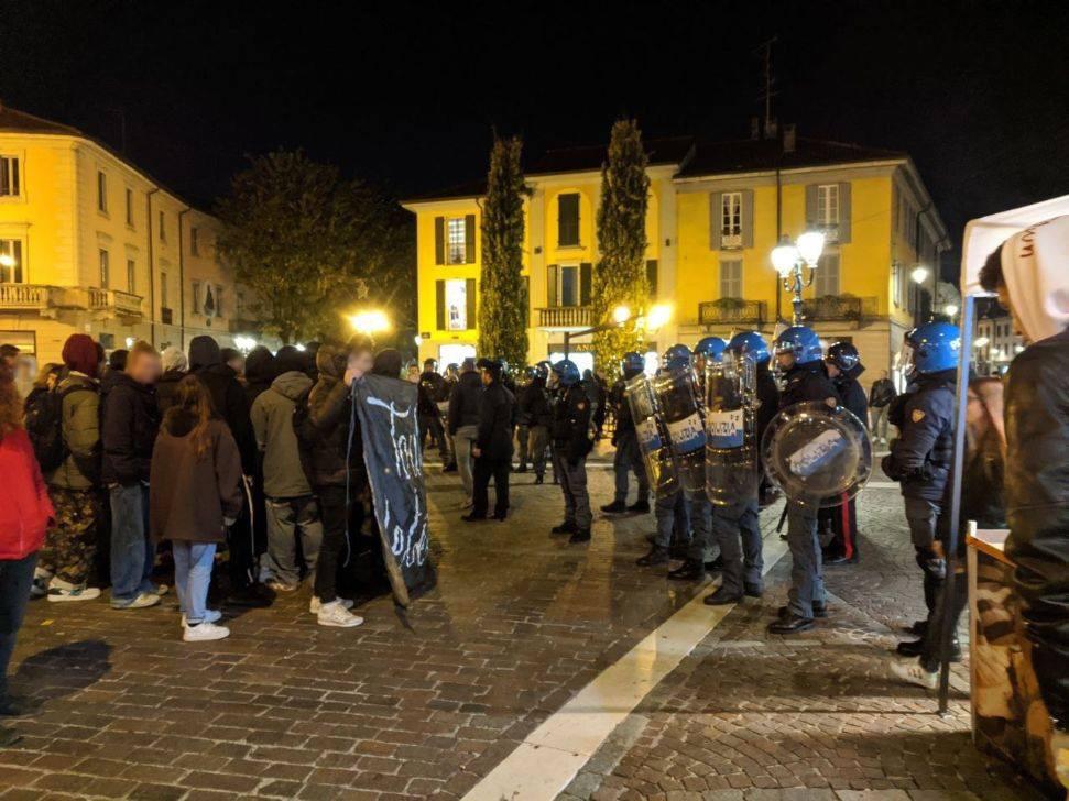 Tensioni in piazza Rossa del 9 novembre, gli anarchici: “Riprendiamoci la città”