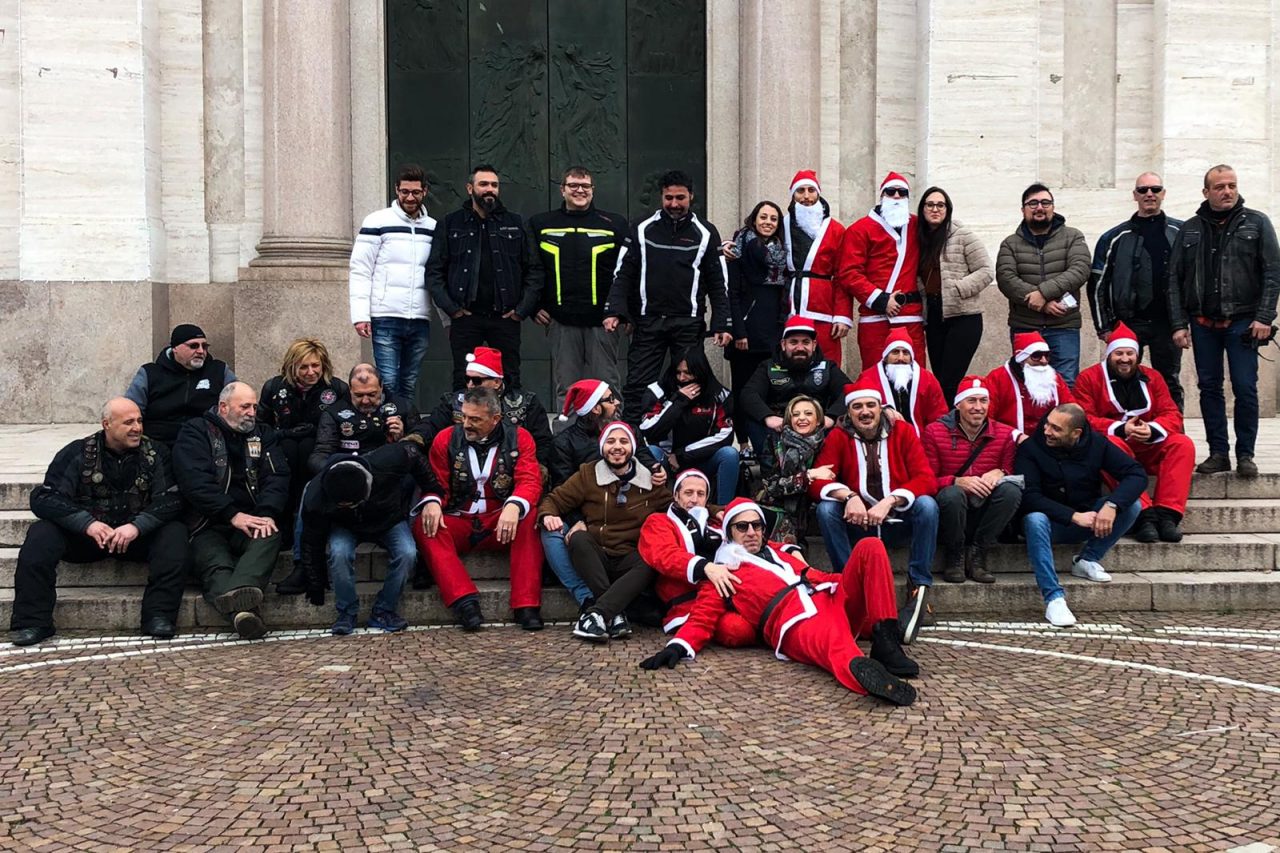 Babbo Natale in Harley… regala 150 panettoni