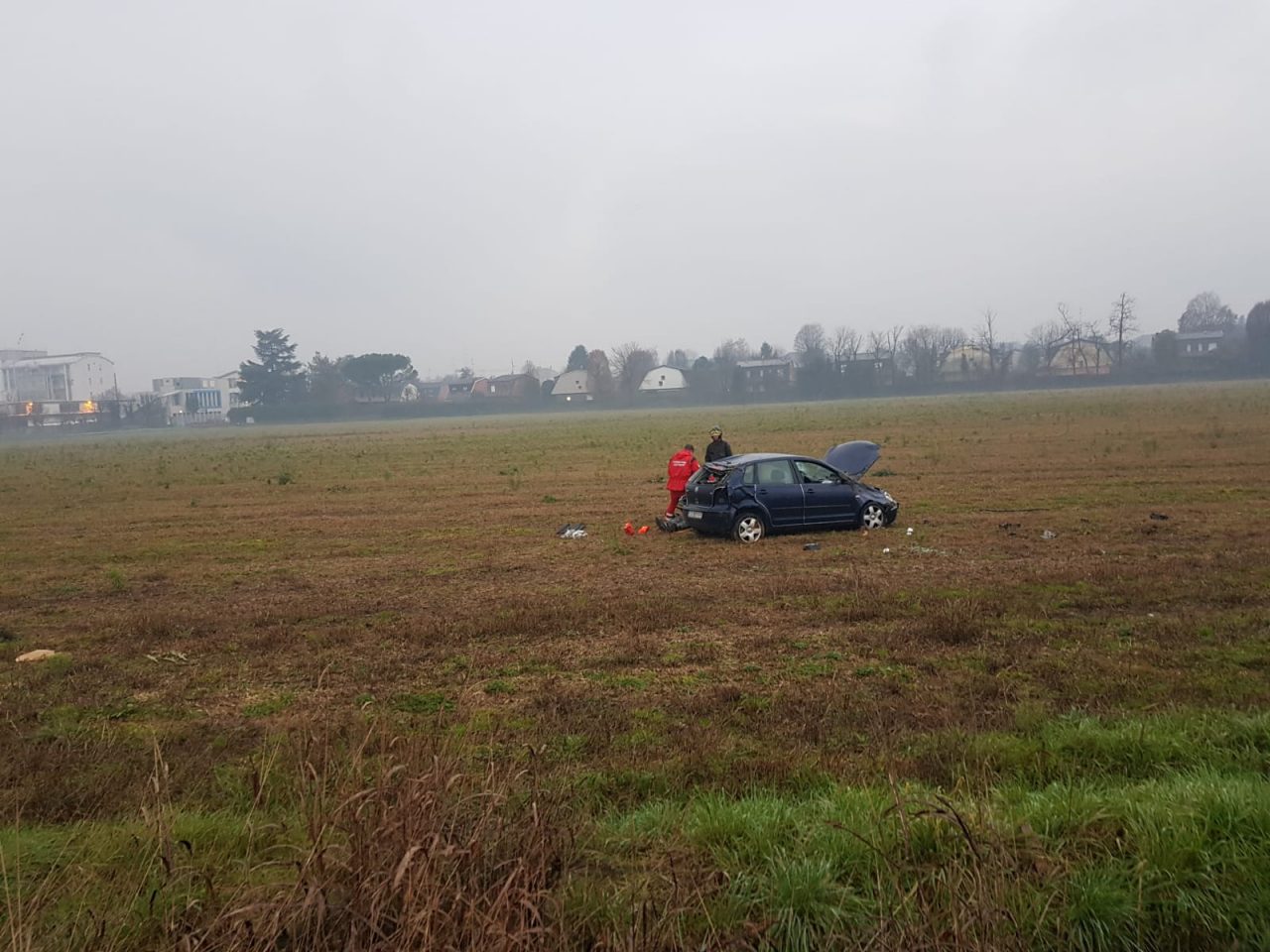 Grave incidente a Bollate: un 25enne fuori strada