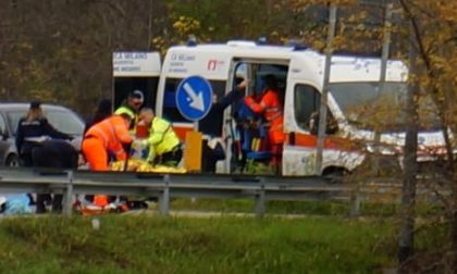 Gravissimo incidente tra auto e moto, arriva l'elisoccorso FOTO