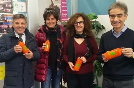 Scuola, i sindaci di Gaggiano, Vermezzo e Rosate distribuiscono le borracce
