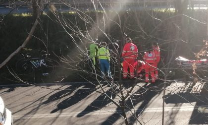 Cicloamatore di Rho cade dalla bicicletta: Arrivano ambulanza e carabinieri