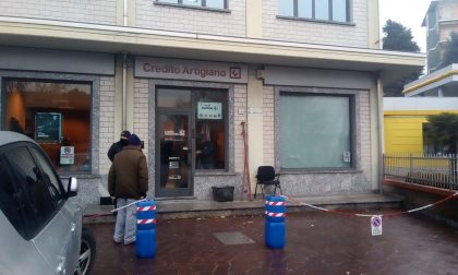Salta in aria un bancomat a Lainate FOTO