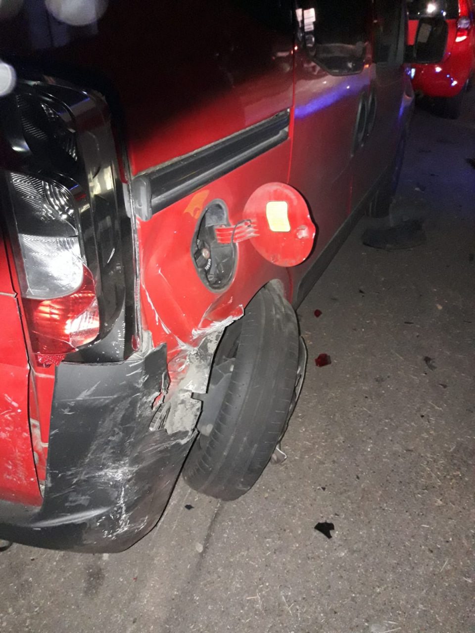 Si ribalta con l’auto, paura a Legnano