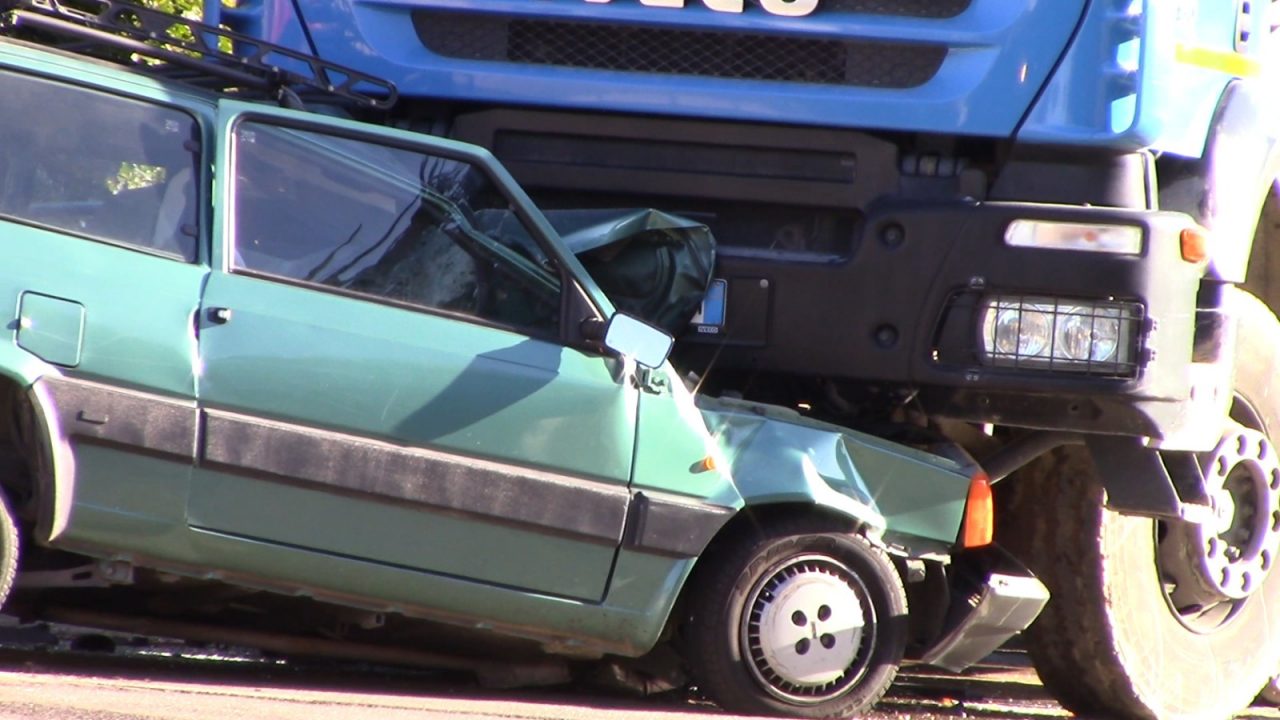 Grave incidente con un mezzo pesante a Turate, muore 83nne di Gerenzano