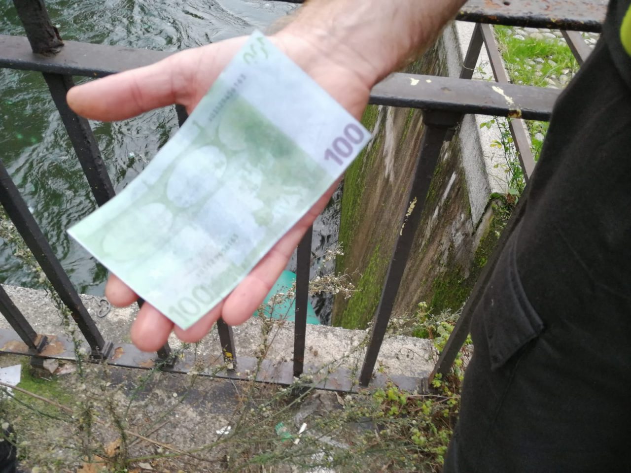 Migliaia di euro nel Naviglio… ma erano falsi