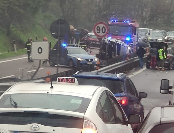 Grave incidente sulla tangenzialina, traffico bloccato