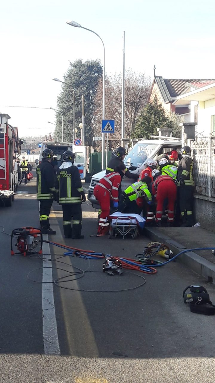 Grave infortunio in via Cottolengo a Castano Primo – LE FOTO
