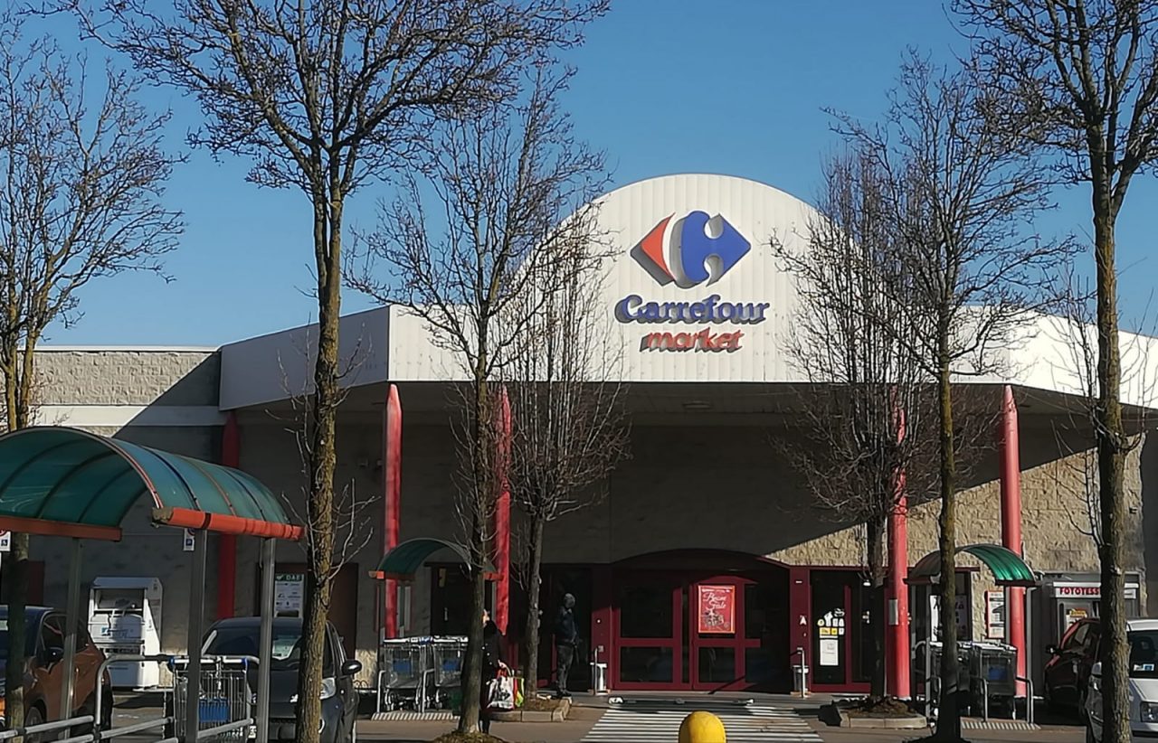 “Ci sono due uomini armati al Carrefour”. Falso allarme, erano della vigilanza