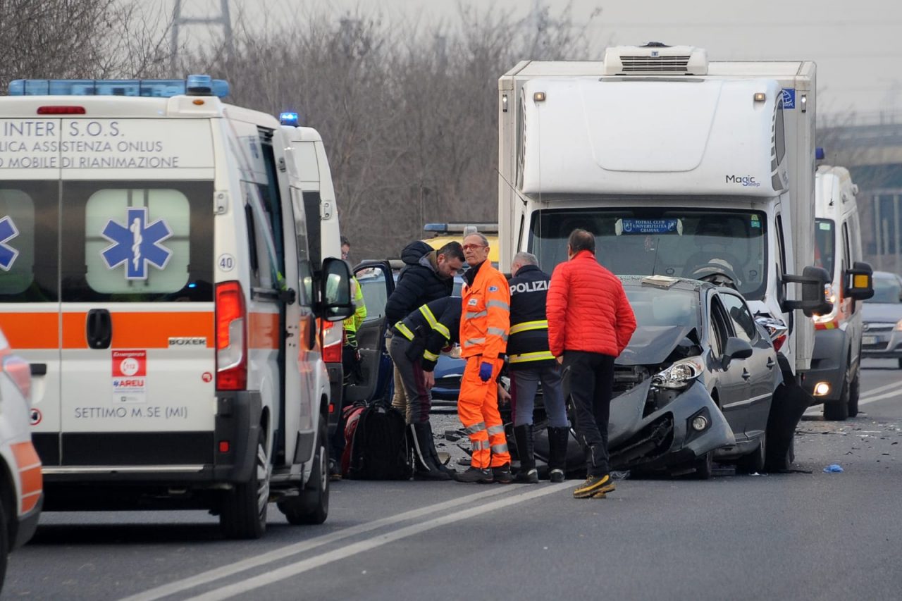Scontro sulla Boffalora-Malpensa: 76enne in coma