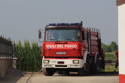 Fiamme nel capannone degli aerei ultraleggeri