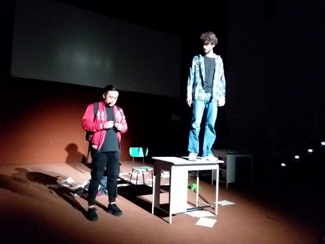 Francesco Riva in scena contro il bullismo