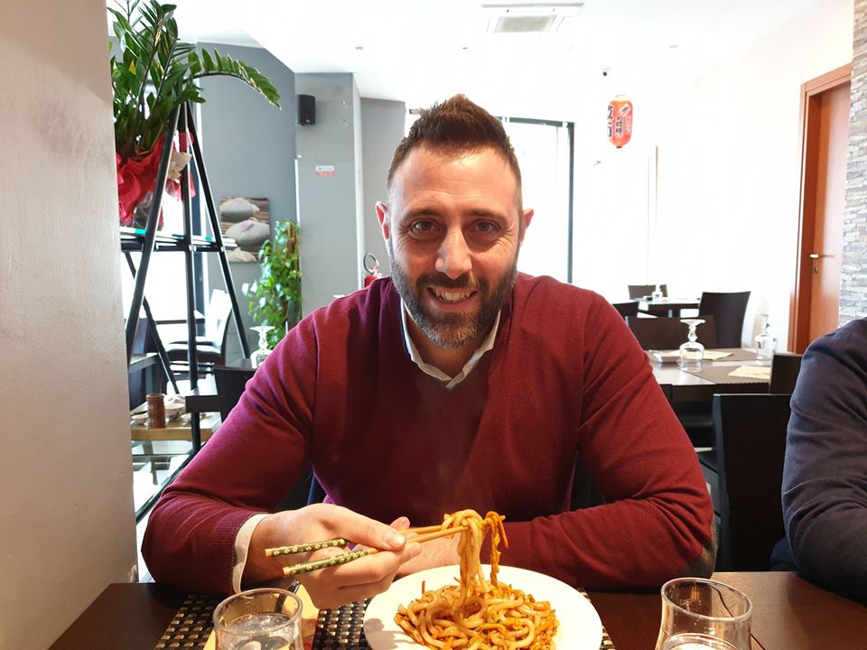 Coronavirus, il sindaco di Castano al ristorante cinese contro la paura