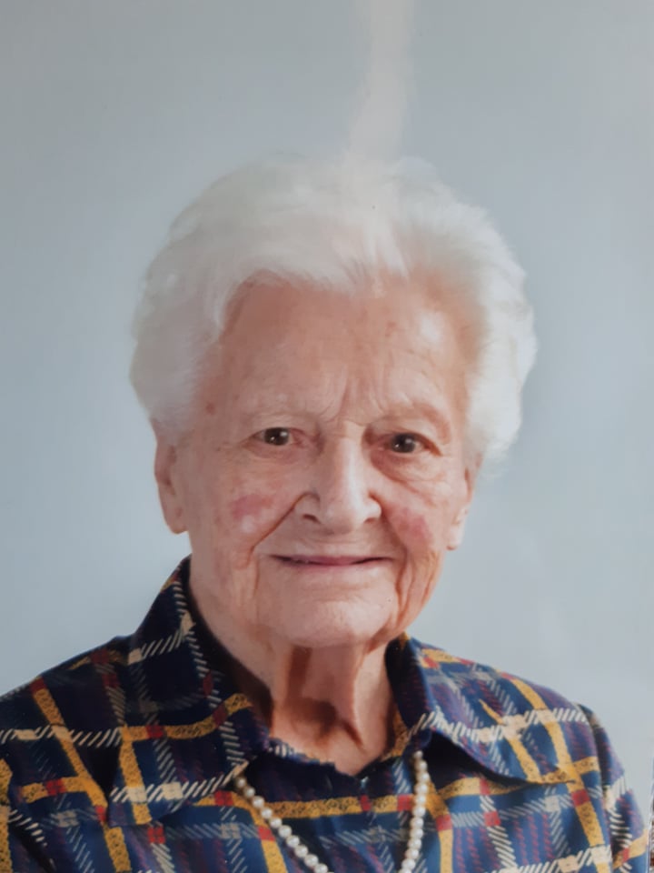La maestra Maria Angela Nicò ha spento cento candeline