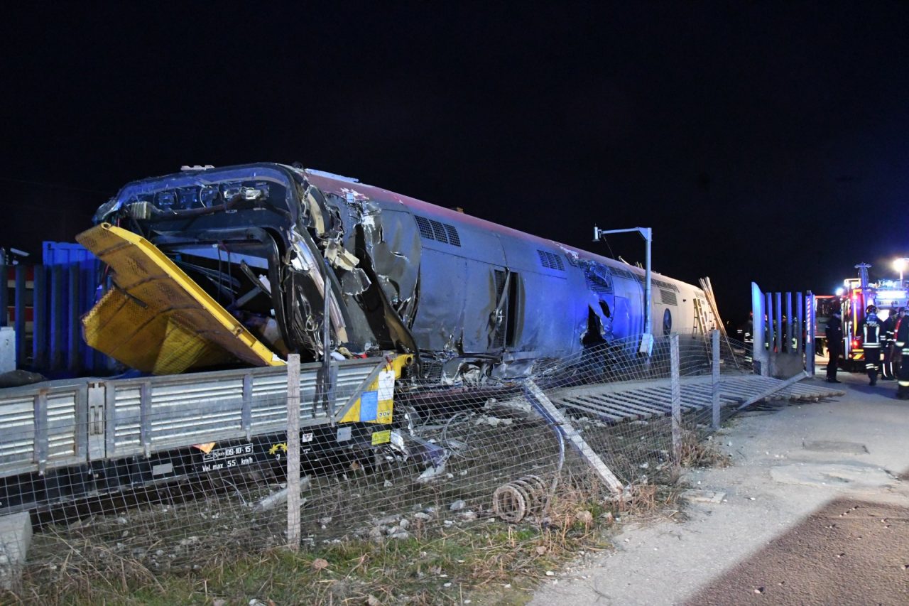 Treno deragliato nel Lodigiano, chi sono le vittime