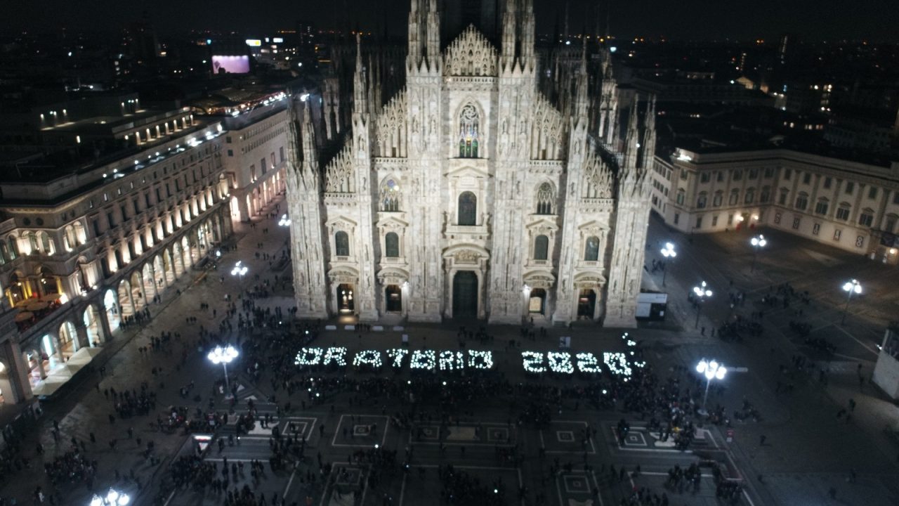 I giovani della Diocesi dall’Arcivescovo… in flash mob VIDEO