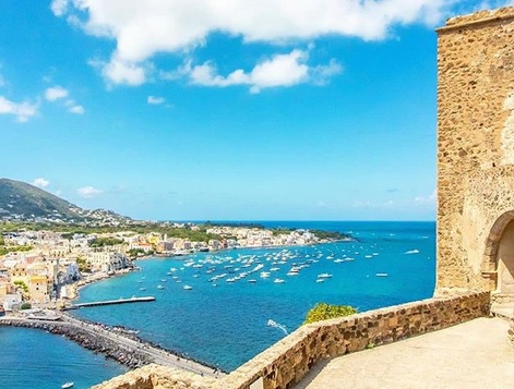Coronavirus, Ischia vieta l’ingresso ai turisti lombardi e veneti