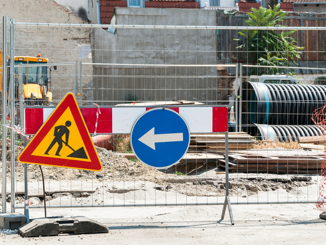 Cade dal terzo piano del cantiere: morto operaio di 24 anni