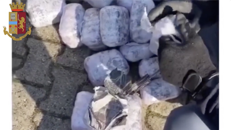 51 chili di hashish nel paraurti: 54enne arrestato vicino Settimo VIDEO