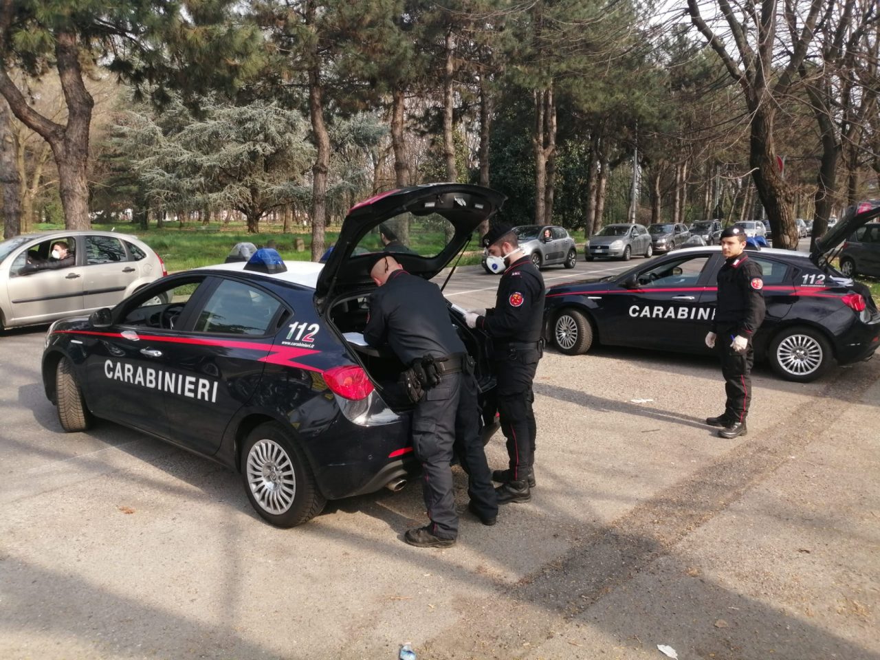 Pattugliamento per tutta la città e cimiteri e parchi chiusi FOTO