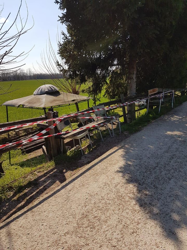 Giocavano a carte nonostante i divieti: lo sfogo del sindaco