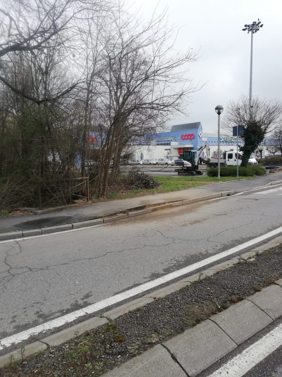 Tubo rotto, lunedì altri lavori