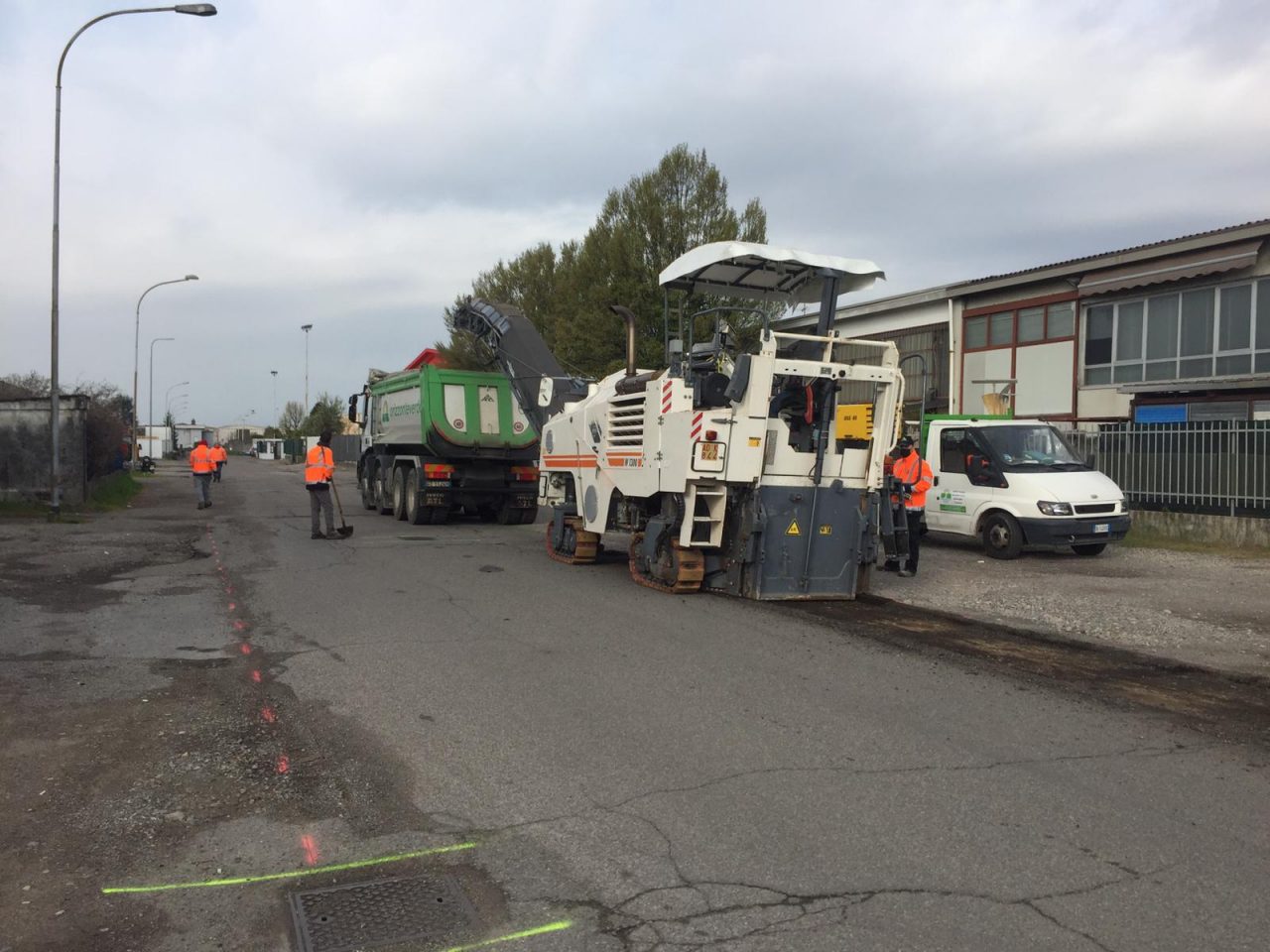 Bareggio: iniziate le asfaltature stradali