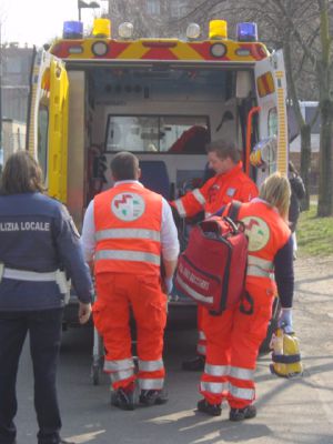 Incidente a Gaggiano, coinvolti anche tre bambini