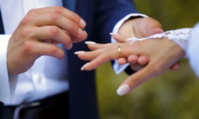 Non ci si sposa più e i pochi matrimoni si celebrano in Comune