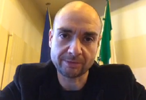 Coronavirus, tensione a Gudo: sindaco minacciato e insultato. VIDEO
