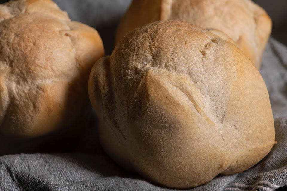Le botteghe unite per consegnare pane, frutta e verdura, salumi e formaggi a domicilio