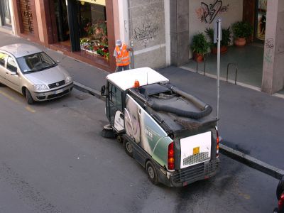 Rho: Sospeso il divieto di sosta durante la pulizia delle strade