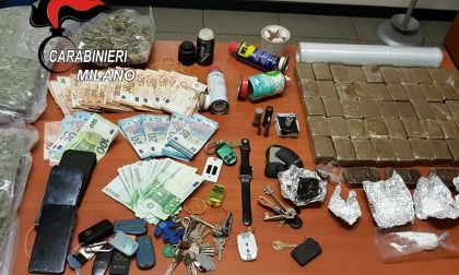 Nasconde munizioni e droga e scappa dai Carabinieri: preso