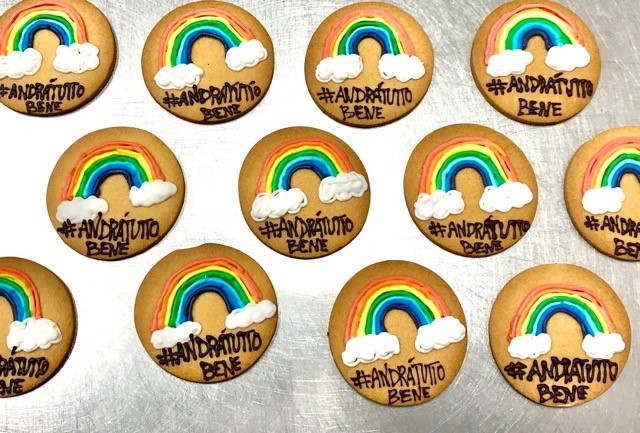 Parabiago, i biscotti arcobaleno diventano virali