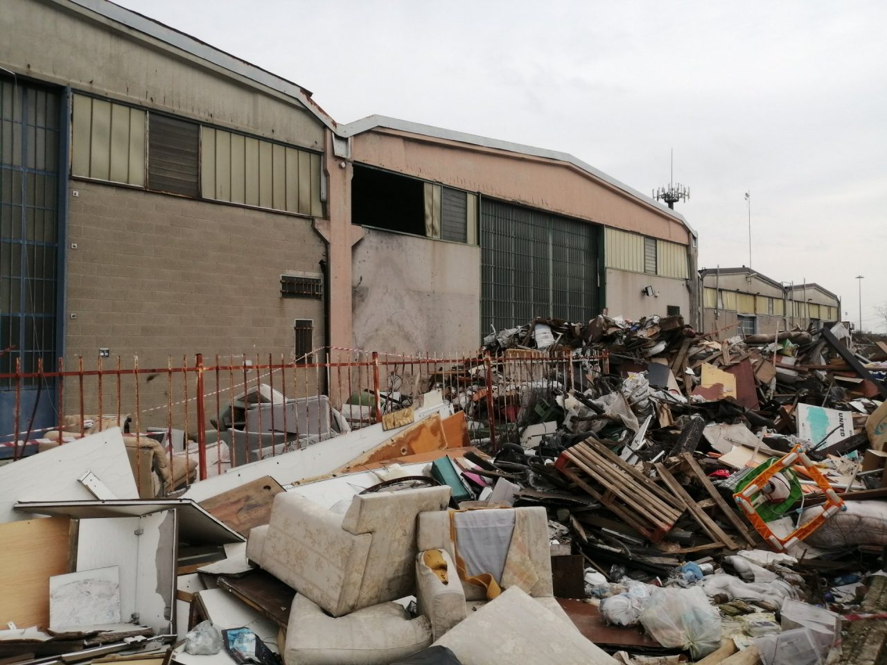 Rho: Nuove proteste dei cittadini, la discarica abusiva fa paura