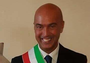 Si dimettono assessori e consiglieri di maggioranza: cade il sindaco