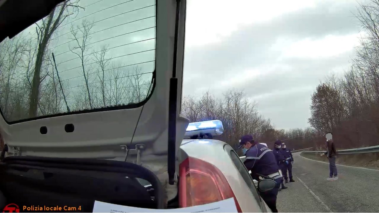 Con il taxi a comprare la droga: fermato e denunciato