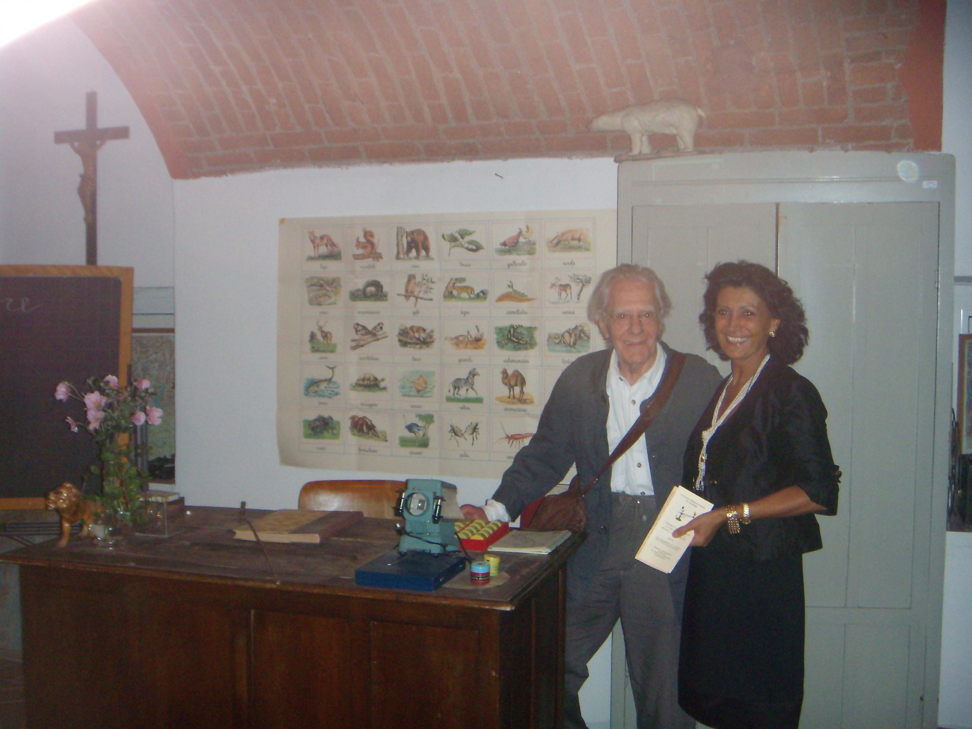 Parabiago, l'attore Tedeschi con Alida Gottardi al Museo della Scuola