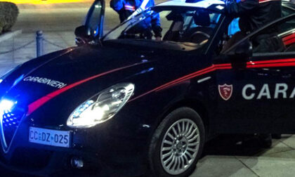 Aggrediscono i Carabinieri per evitare i controlli: due uomini in manette