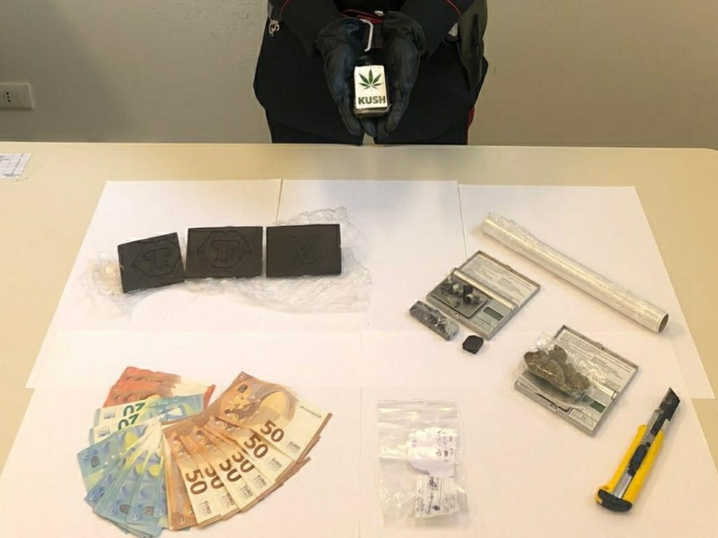 30enne arrestato per spaccio: quasi 400 grammi di droga nascosta in casa