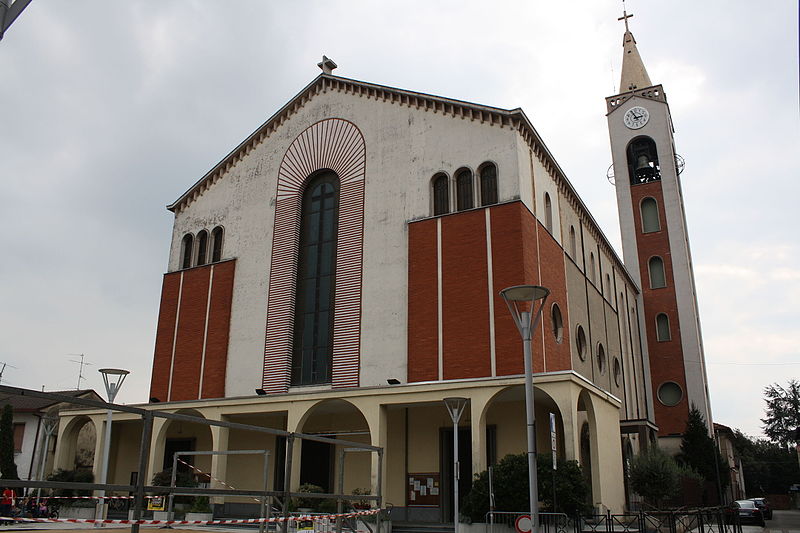 Rubano dalla cassetta delle offerte in chiesa